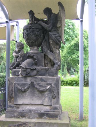 Grab 2  Lüderitz Lesser