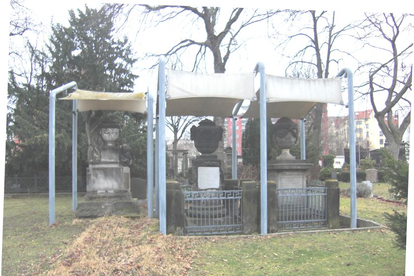 Grab 4 Gaudy Grabstelle links